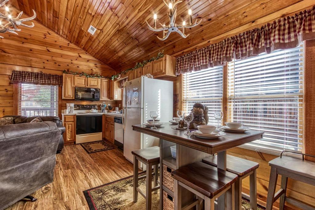 The Nut House, Hot Tub, Game Room, Wifi, 1089 Free Tickets Each Paid Day, Dollywood And More! Pigeon Forge Dış mekan fotoğraf
