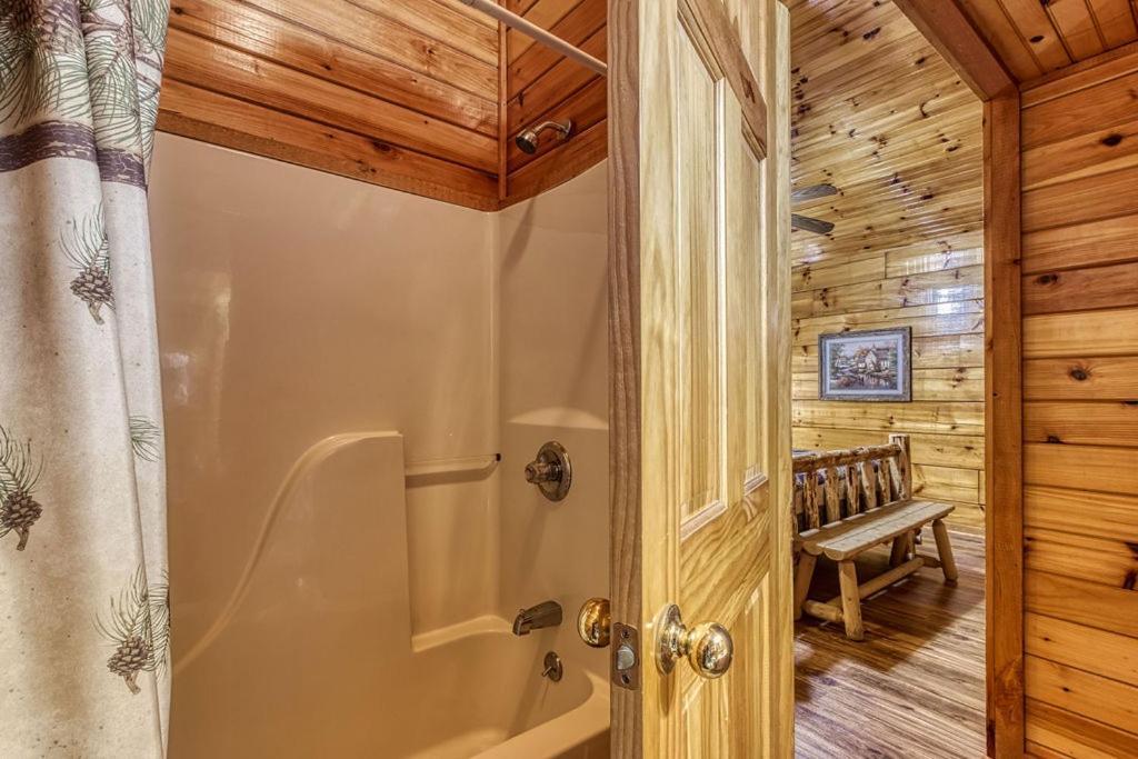 The Nut House, Hot Tub, Game Room, Wifi, 1089 Free Tickets Each Paid Day, Dollywood And More! Pigeon Forge Dış mekan fotoğraf