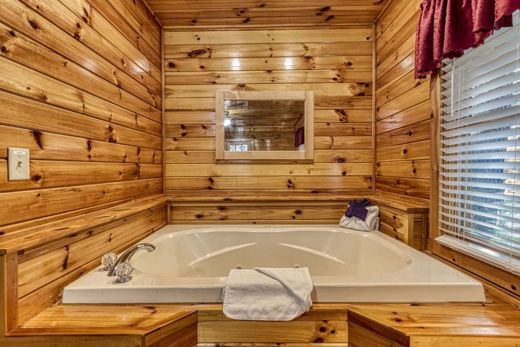 The Nut House, Hot Tub, Game Room, Wifi, 1089 Free Tickets Each Paid Day, Dollywood And More! Pigeon Forge Dış mekan fotoğraf