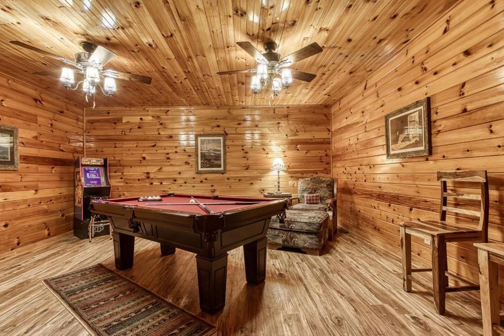 The Nut House, Hot Tub, Game Room, Wifi, 1089 Free Tickets Each Paid Day, Dollywood And More! Pigeon Forge Dış mekan fotoğraf